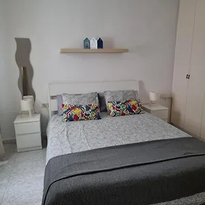 apartamento-100mts-de-la-playa-el-medano.adeje-hotels.com/